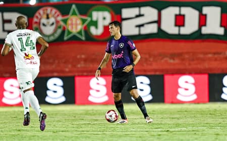 Marquinhos foi um dos destaques do Botafogo contra a Portuguesa (Foto: Arthur Barreto/AFP)