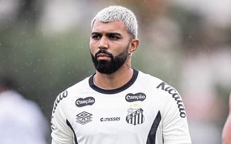 Gabriel Barbosa treina no CT Rei Pelé, em Santos. (Foto: Raul Baretta/ Santos FC)