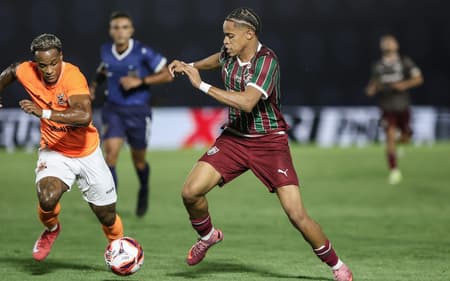 Matheus Reis em ação pelo Fluminense (Foto: Lucas Merçon/ Fluminense FC)