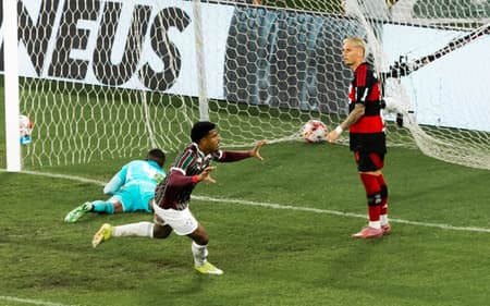 John Kennedy comemora gol do Fluminense contra o Flamengo (Foto: Marina Garcia/ Fluminense FC)