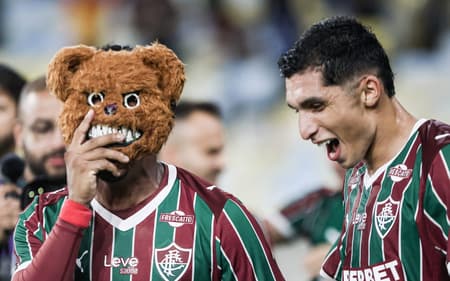 John Kennedy e Serna comemoram gol em Fluminense x Flamengo (Foto: Lucas Merçon/ Fluminense FC)