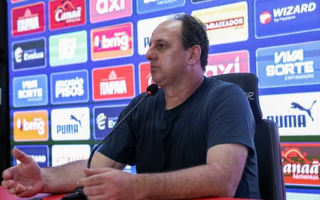 Rogério Ceni em entrevista coletiva no Barradão (Foto: Letícia Martins / EC Bahia)