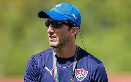 Zubeldía em treino pelo Fluminense (Foto: Marina Garcia/ Fluminense FC)