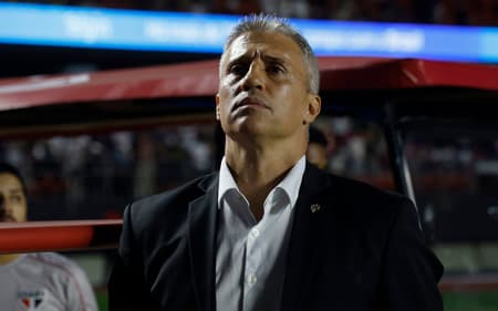 Crespo admitiu erro ao falar em rebaixamento no São Paulo (Foto: Rubens Chiri e Paulo Pinto/Saopaulofc.net)