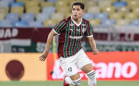 Savarino em ação na estreia pelo Fluminense (Foto: Lucas Merçon/ Fluminense FC)