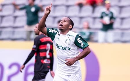 Sorriso, jogador do Palmeiras, comemora gol marcado na Copinha