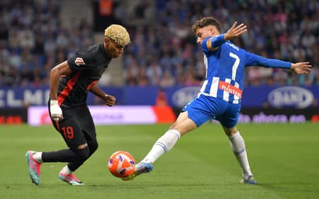 Lamine Yamal em ação pelo Barcelona contra o Espanyol (Foto: Manaure Quintero/AFP)