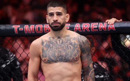 Ilia Topuria dominou o MMA mundial com dois títulos entre 2024 e 2025 (Foto: Ian Maule/Getty Images via AFP)