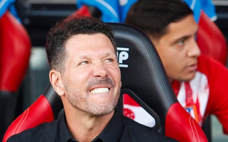 Simeone faz careta em Mallorca x Atlético de Madrid (Foto: JAIME REINA / AFP)