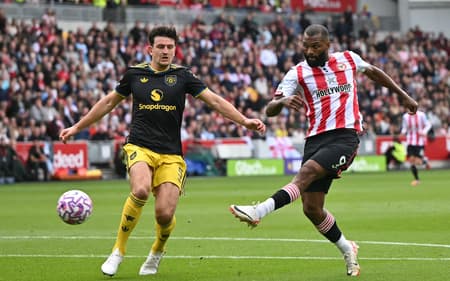 Igor Thiago, destaque do Brentford na vitória sobre o Manchester United pela Premier League (Foto: Justin Tallis / AFP)
