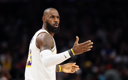 Lebron James no Phoenix Suns x Los Angeles Lakers (Foto: Mike Christy / GETTY IMAGES NORTH AMERICA / Getty Images via AFP)