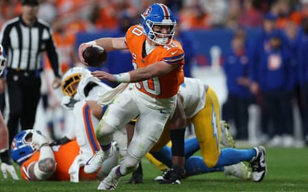 Los Angeles Chargers x Denver Broncos - NFL 2025/26 (Foto: MATTHEW STOCKMAN / GETTY IMAGES NORTH AMERICA / Getty Images via AFP)