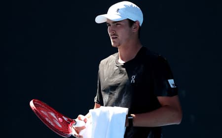 João Fonseca participa de treino antes do Australian Open 2026, em Melbourne, em 17 de janeiro de 2026. (Foto: Martin Keep/AFP)