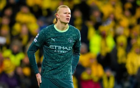 Haaland em ação na derrrota do Manchester City para o Bodo/Glimt (Foto: Fedrik Varfjell/AFP)