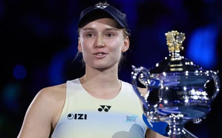 A cazaque Elena Rybakina é campeã do Australian Open pela primeira vez