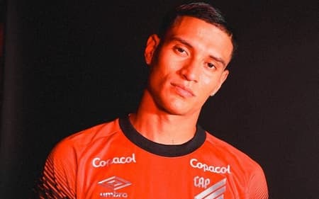 Juan Portilla, volante da Seleção Colombiana, é o novo reforço do Athletico Paranaense. (Foto: Duda Matoso/ Athlético-PR)