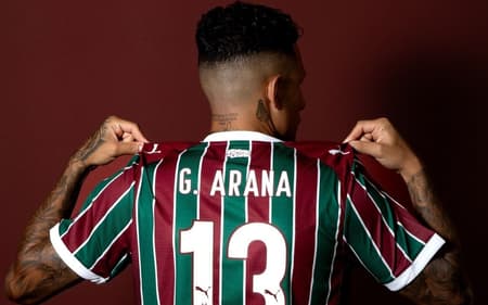 Guilherme Arana foi anunciado pelo Fluminense como reforço para 2026