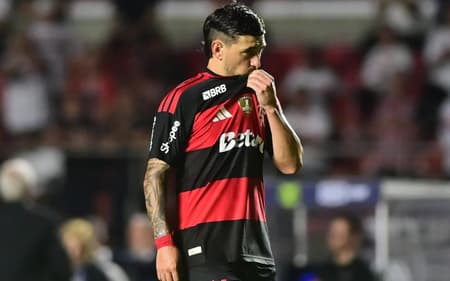 Arrascaeta em campo pelo Flamengo em partida contra o São Paulo pelo Brasileirão (Foto: Eduardo Carmim/Photo Premium/Gazeta Press)