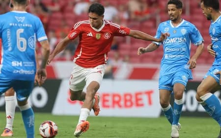 João Bezerra, de 16 anos, atacante do Internacional