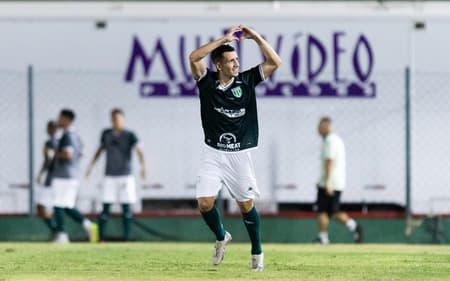 Gabriel Caran comemora seu gol pelo Boavista contra o Fluminense