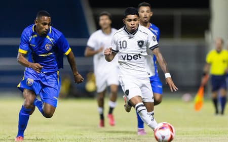 Botafogo e Sampaio Corrêa se enfrentam pelo Campeonato Carioca (Foto: Daniel Brasil/Código 19/Gazeta Press)