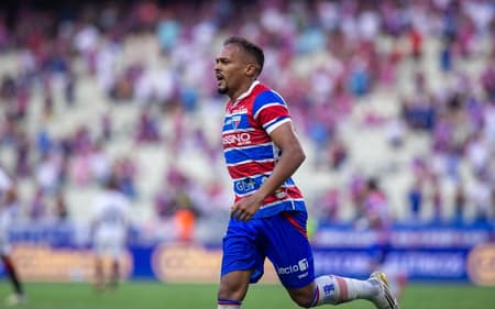 Bruno Pacheco, lateral-esquerdo do Fortaleza (Foto: Leonardo Alves/Pera Photo Press/Gazeta Press)