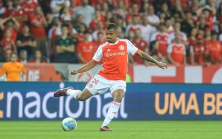 Clayton Sampaio, zagueiro do Internacional