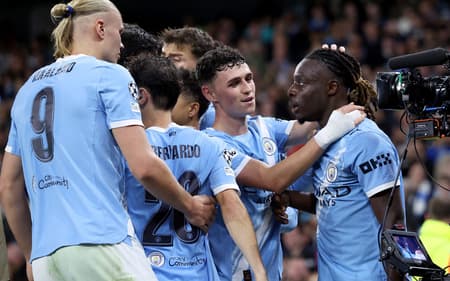 Manchester City comemora gol sobre Napoli, pela Champions League (Foto: Darren Staples / AFP)