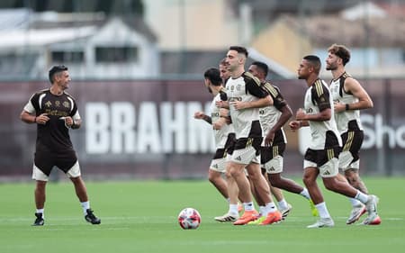 Elenco Flamengo treino
