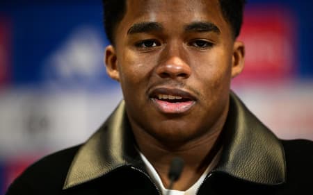 Endrick em primeira coletiva de imprensa como jogador do Lyon, da França