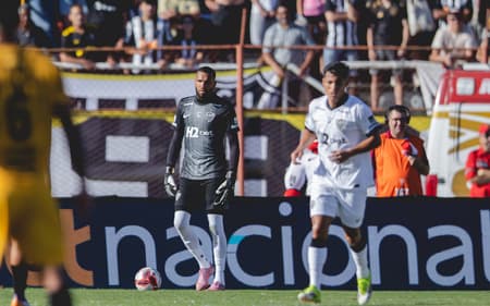Éverson em Pouso Alegre x Atlético (Foto: Pedro Souza / Atlético)
