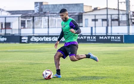 Fernando é o novo lateral-esquerdo do Ceará (Foto: Felipe Santos/Ceará SC)