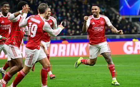 Gabriel Jesus comemora gol do Arsenal sobre a Inter de Milão, pela Champions League