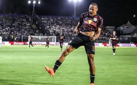 Jhon Jhon em ação pelo RB Bragantino