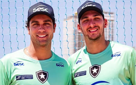 Dupla Vinícius e Heitor no treino de apresentação do Sesc Botafogo (Foto: Vitória Antunes)