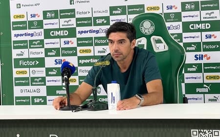 Abel Ferreira, técnico do Palmeiras, durante entrevista coletiva