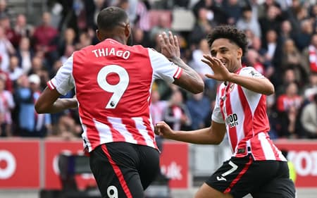 O brasileiro Igor Thiago marca duas vezes contra o Manchester United e é o destaque da sexta rodada da Premier League (Foto: Justin Tallis/AFP)