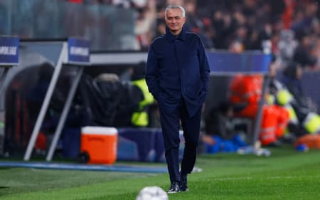 José Mourinho é treinador do Benfica (Foto: FILIPE AMORIM / AFP)
