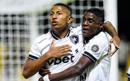 Kauan Toledo comemora seu gol pelo Botafogo contra o Smapaio Corrêa pelo Campeonato Carioca (Foto: Arthur Barreto/BFR)