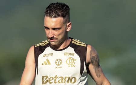 Léo Ortiz na reapresentação do Flamengo para 2026 (Foto: Gilvan de Souza/CRF)