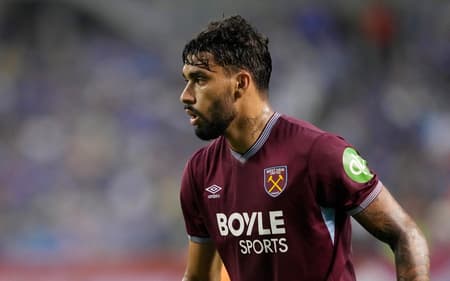Lucas Paquetá, ex-Flamengo, em ação pelo West Ham durante amistoso contra o Everton (Foto: Patrick McDermott/AFP)