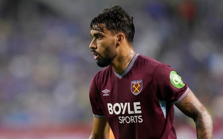Lucas Paquetá, ex-Flamengo, em ação pelo West Ham durante amistoso contra o Everton (Foto: Patrick McDermott/AFP)
