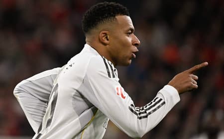 Mbappé comemorando o gol marcado no jogo entre Real Madrid e Athletic Bilbao (Foto: Ander Gillenea/AFP)