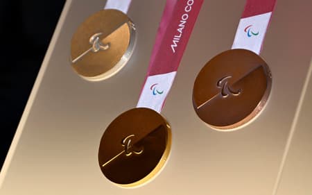 Medalhas das Paralimpíadas de Inverno em Milão-Cortina (foto: ANDREA PATTARO / AFP)