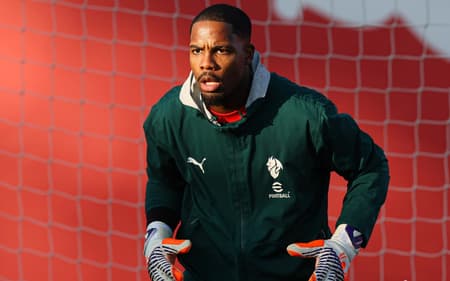 Mike Maignan em treino do Milan