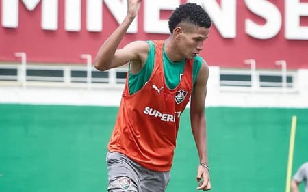 Naarã Lucas, promessa do Fluminense, na pré-temporada do profissional