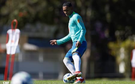 Raykkonen, atacante o Internacional na seleção brasileira sub-17