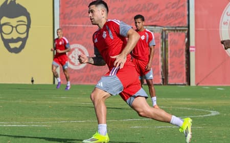 Villagra, volante do Internacional