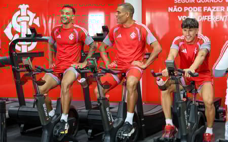 Titulares do Internacional treinam na academia