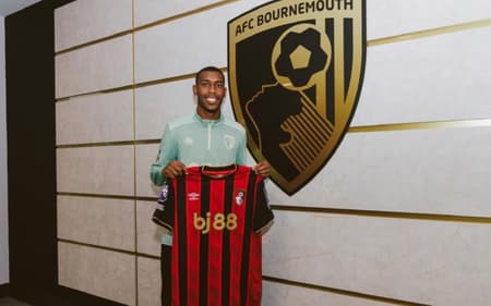 Rayan é apresentada pelo Bournemounth